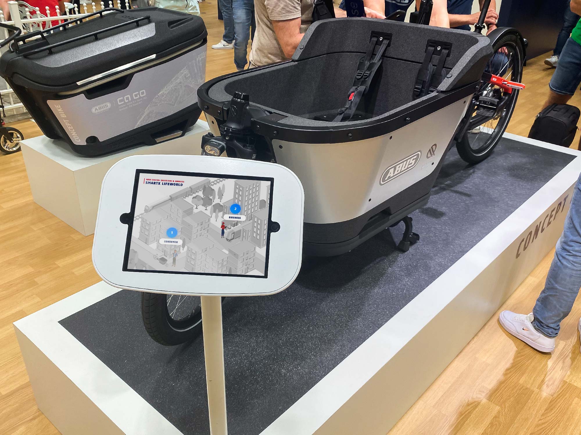 ABUS Konzeptbike mit User Interface auf der Eurobike 2022